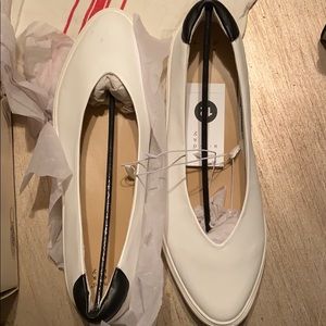 Women’s slip on flat sneakers